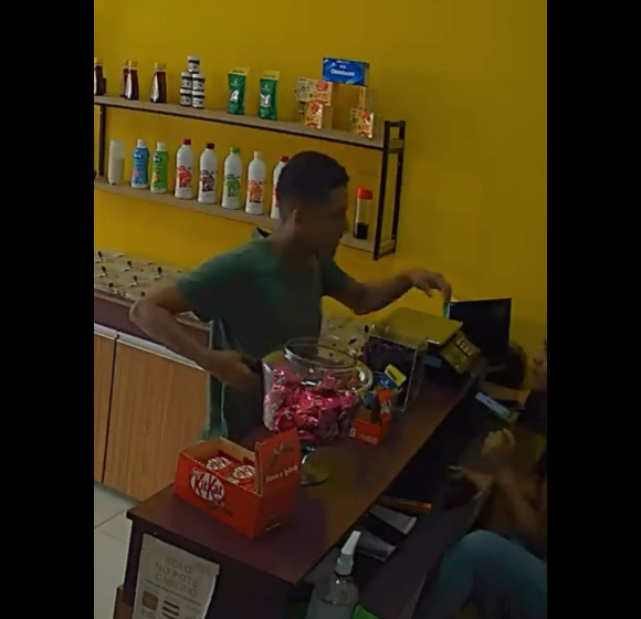 HOMEM ARMADO ASSALTA LOJA DE AÇAÍ NO BAIRRO DE FÁTIMA, EM ITABUNA