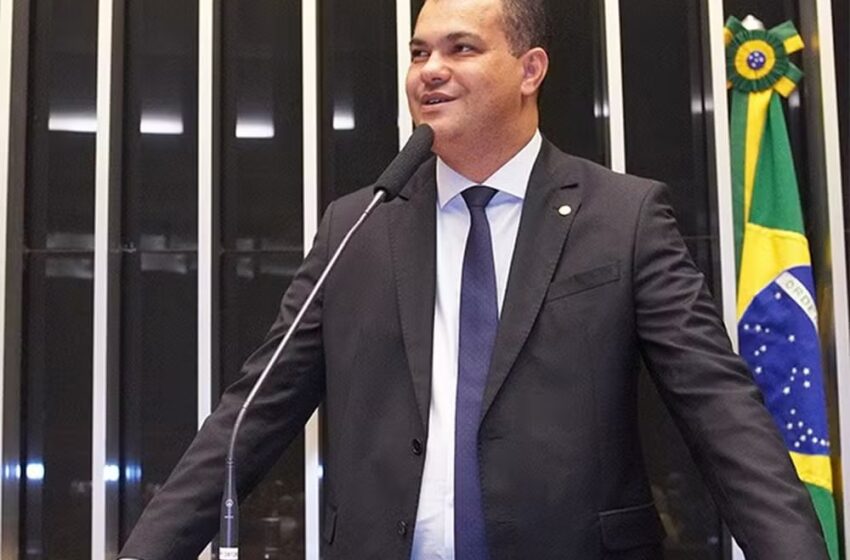 DEPUTADO FEDERAL DAL BARRETO É ALVO DE OPERAÇÃO DA PF E TEM CELULAR APREENDIDO NO AEROPORTO DE SALVADOR