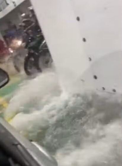 PASSAGEIROS ENFRENTAM MOMENTOS DE TERROR APÓS COMPARTIMENTO DE FERRY SER INUNDADO NA BAHIA