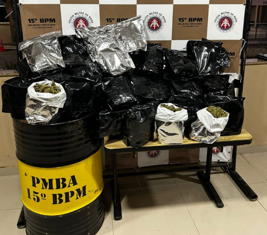 FUGA TERMINA EM CAPOTAMENTO E POLÍCIA APREENDE 45 KG DE MACONHA NA BR-101, EM ITABUNA